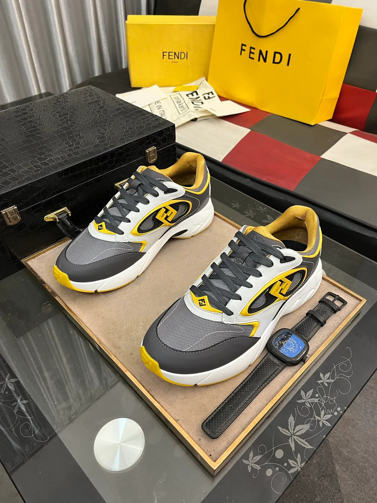 Men's Men's Shoes 💰760⌚️⌚️(Higher version) [Fendi] Fendi's latest casual shoes for men! Available at counters simultaneously! A one-to-one replica of the original. Made entirely of imported top-grain calfskin, the interior is made of top-grain water-dyed cowhide, and the original factory-supplied rubber outsole. Leading new fashion concepts. Matching code: 38-44. 45 can be customized and non-returnable! 3️⃣colors available